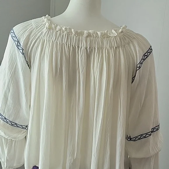 American Eagle Outfitters XS Embroidered Off Shoulders Top NWT - Picture 6 of 10